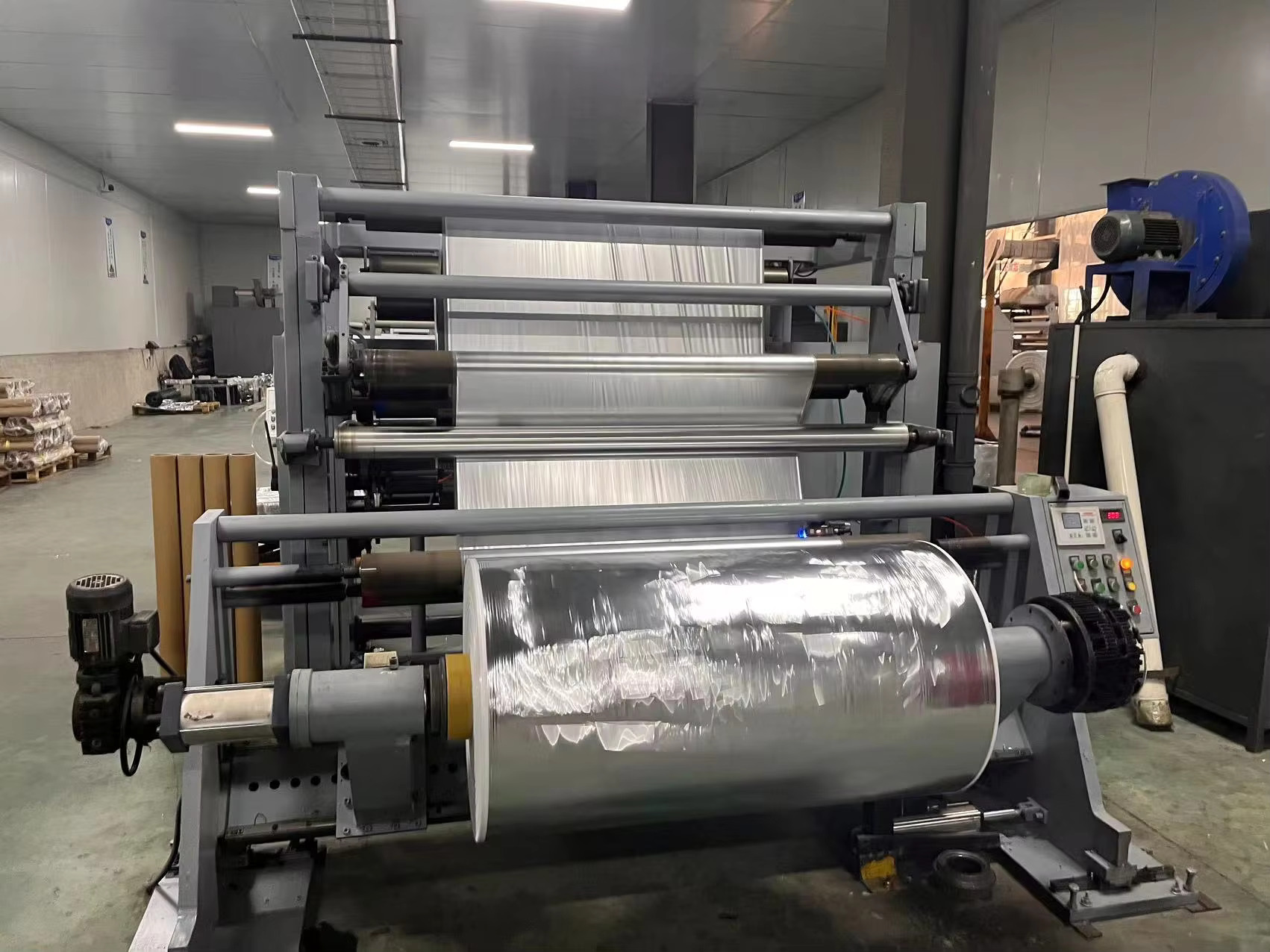 high-speed aluminum foil slitting and rewinding machine